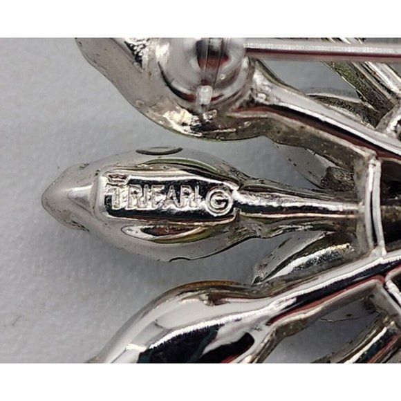 STUNNING VTG Signed Crown Trifari Layered Rhinestone Marquise Flower Brooch Pin - Picture 3 of 3